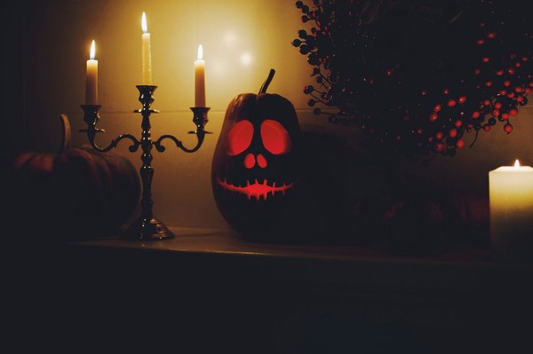 Where can you join a guided ghost tour exploring the haunted history of Edinburgh?